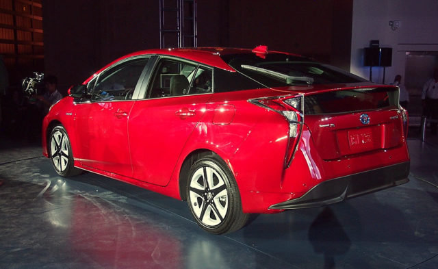 2016-toyota-prius-reveal-11-1