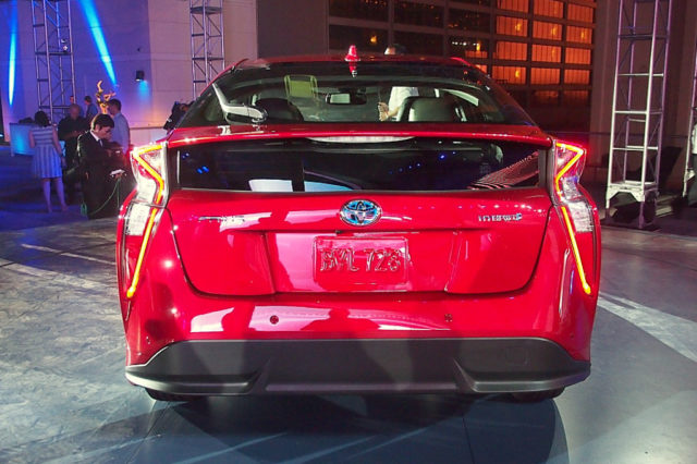 2016-toyota-prius-reveal-17-1