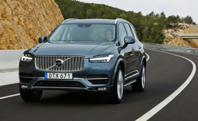 2016-Volvo-XC90-T6-203-876x535