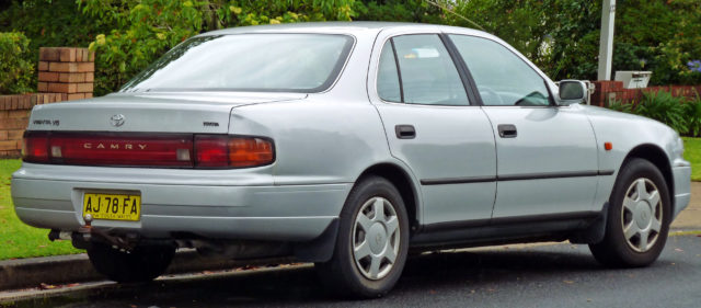 1994-1995_Toyota_Camry_Vienta_(VDV10)_CSX_sedan_02