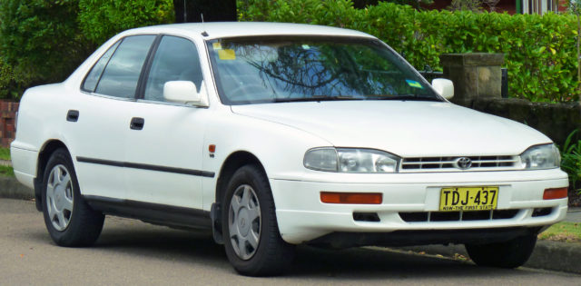 1994-1995_Toyota_Camry_Vienta_(VDV10)_CSX_sedan_(2011-04-02)