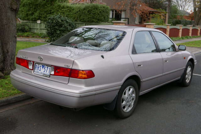 2001_Toyota_Camry_(SXV20R)_CSX_sedan_(2015-07-03)_02