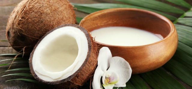 How-To-Use-Coconut-Milk-For-Hair-Growth