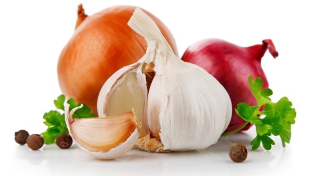 garlic_onions_parsley_vegetables_white_background_1920x1080_64699