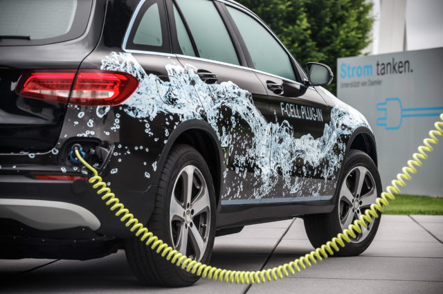 Mercedes-Benz-GLC-F-Cell-plug-in-socket