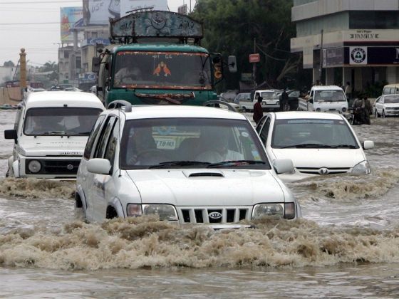 driving-through-puddles-3a_560x420